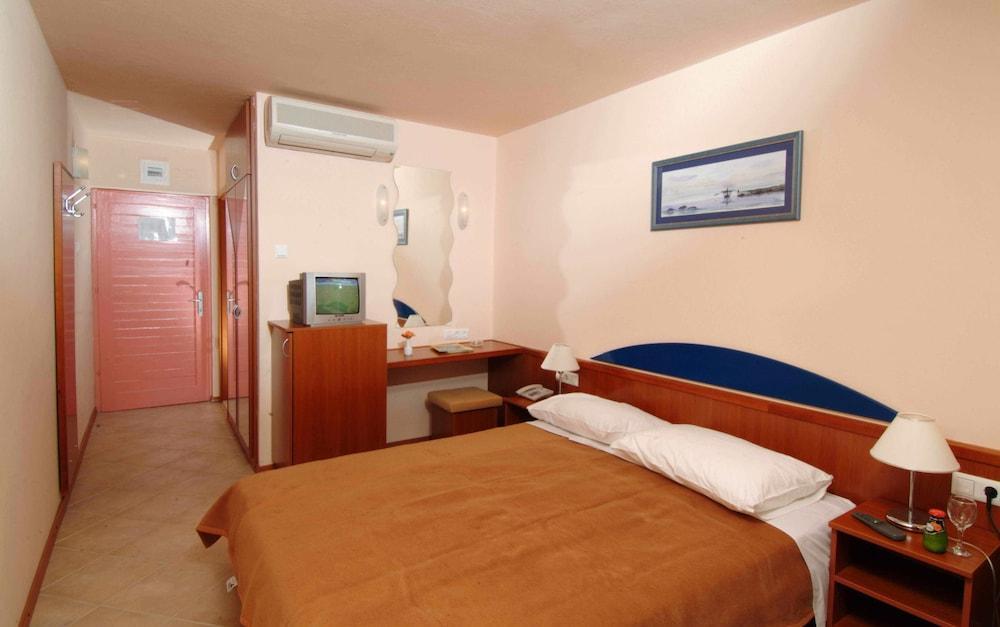 Hotel Tourist Settlement Brzet Omiš Exterior foto