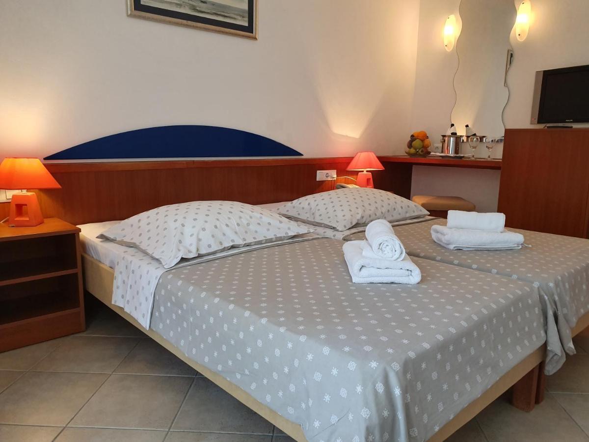 Hotel Tourist Settlement Brzet Omiš Exterior foto